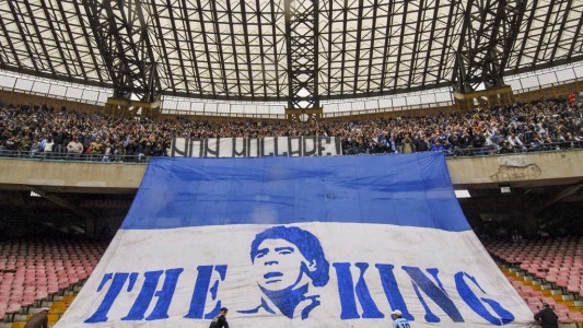 Homenaje: quieren ponerle Diego Armando Maradona al estadio de Napoli