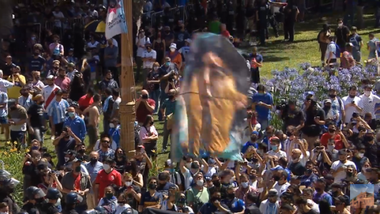 VIVO | Multitudinaria despedida a Maradona en Casa Rosada y Plaza de Mayo