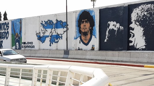 VIDEO Y FOTOS: Los altares callejeros donde los cordobeses homenajean a Maradona