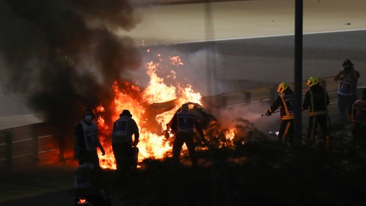 Impactante choque en Fórmula 1: Grosjean logró salir ileso entre las llamas