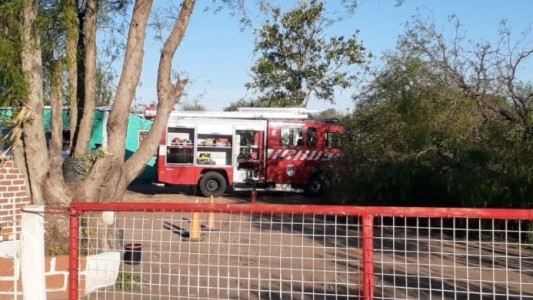 Tormenta trágica: la caída de un árbol mató a una mujer y a su hijita en Chuña