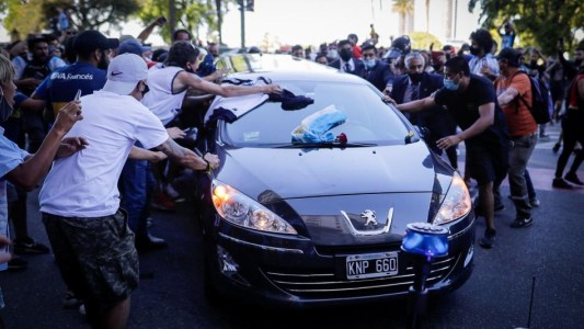 La funeraria escucha ofertas para vender el furgón que trasladó el cuerpo de Maradona