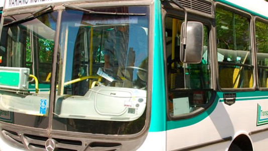 Una mujer se olvidó a su nieto de 9 años en el colectivo