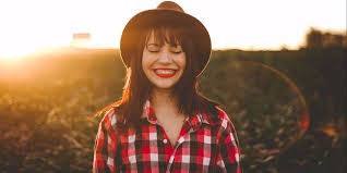 La mayoría de las personas dicen ser felices, según encuesta