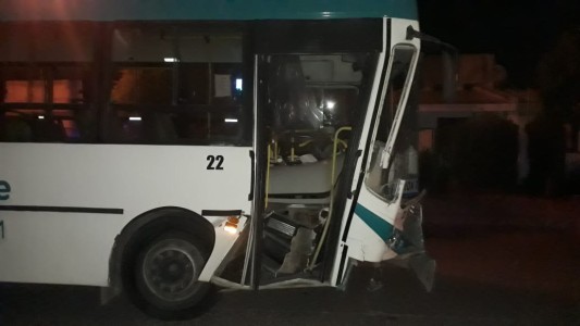 De no creer: se robó un colectivo, lo chocó a las pocas cuadras y se fue a pie