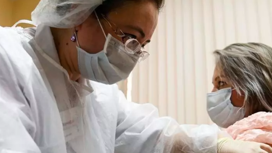 “La vacunación no evitará una segunda ola”, según un infectólogo que asesora al presidente