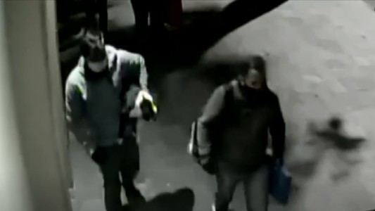 Irrumpieron en una casa, torturaron a la dueña y le robaron el perro