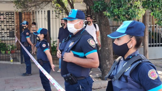 Investigan la muerte de un joven baleado en la cabeza mientras iba en moto