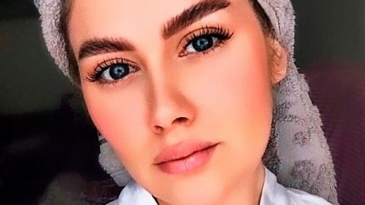 Una joven murió electrocutada: su celular cayó al agua mientras se bañaba