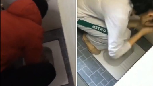 Indignación: entrenador obligó a nenes a lavarse la cara con el agua de una letrina