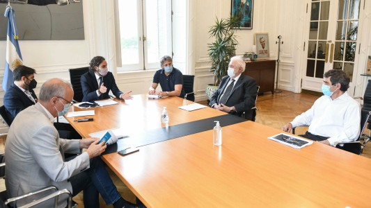 "No evaluamos tomar medidas diferentes": terminó la reunión por suba de casos de coronavirus