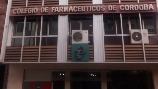 Por denuncias de estafas al Pami, allanan el Colegio de Farmacéuticos y más de 30 domicilios