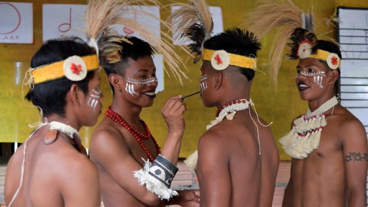 La comunidad del Amazonas que incluye a indígenas homsexuales