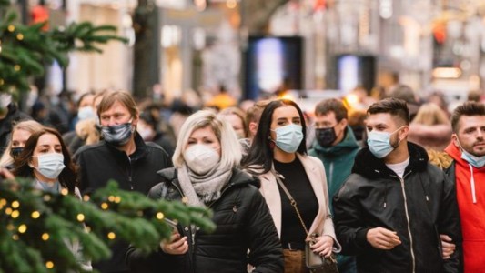 Alemania registra un nuevo récord con más de 30 mil casos de coronavirus en un día