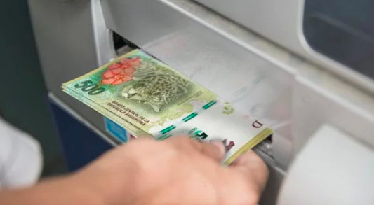 Cómo se obtiene el pago extra de hasta $8.000 de la AUH antes de fin de año