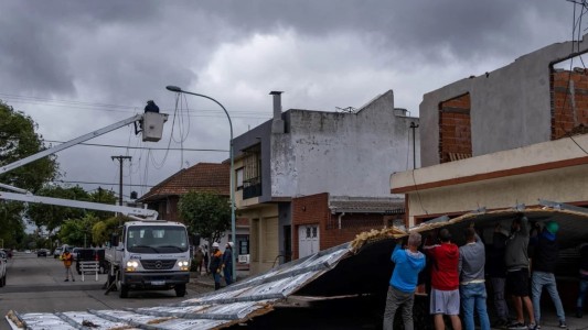 Temporal en Mar del Plata: hubo destrozos en balnearios y caída de árboles