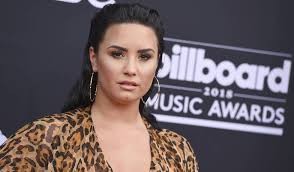 Fotos: Demi Lovato mostró sus estrías para contar cómo se recupera de la bulimia