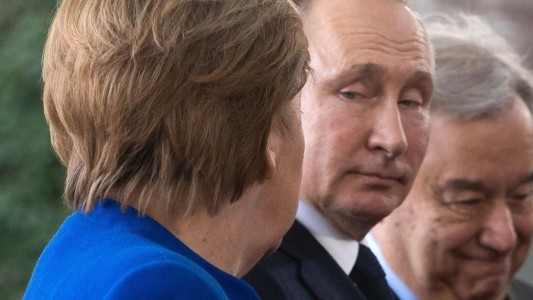 Putin y Merkel analizan una "producción conjunta de vacunas" contra el coronavirus
