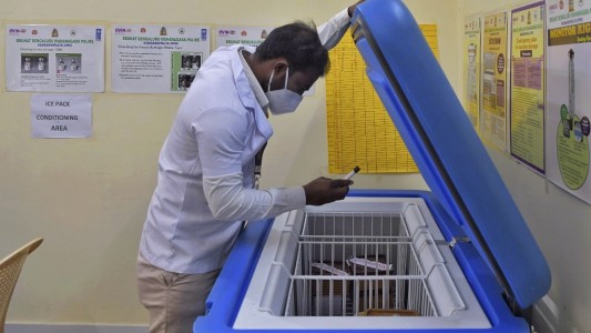 Brasil anuncia la llegada de 2 millones de dosis de la vacuna de AstraZeneca/Oxford, fabricadas en India