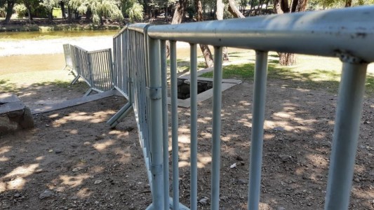 Tras el "aluvión de jóvenes" en el río, vallaron playas de Santa Rosa de Calamuchita