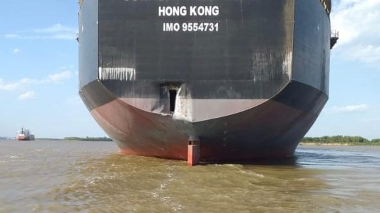 Impacto en el Paraná: buque asiático embistió muelle en San Lorenzo