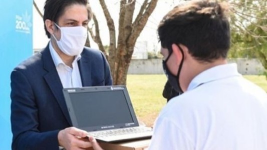 Entregarán 500.000 computadoras a estudiantes de todo el país