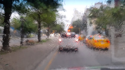 Llueve en Córdoba y rige un alerta para 16 departamentos de la provincia