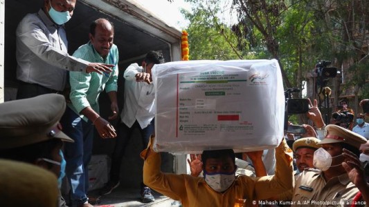 Comienza en India la maratónica campaña de vacunación contra el coronavirus