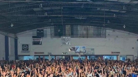 Damián Córdoba: show polémico y multa de $150.000