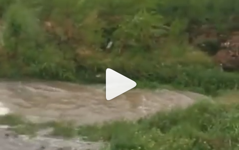 Video impactante: el momento justo en el que se produce la crecida del río en Cosquín