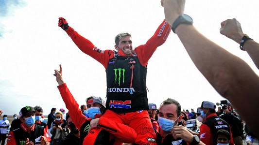 Benavides, flamante campeón del Dakar, recibe una efusiva bienvenida del pueblo salteño