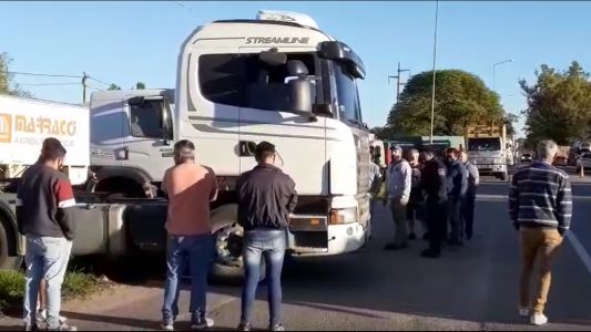 Paro y corte de ruta de transportistas de carga