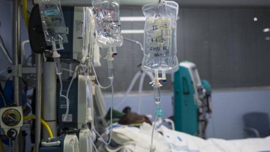 La terrible historia del hombre que perdió a su esposa y su hija de 19 años por el coronavirus