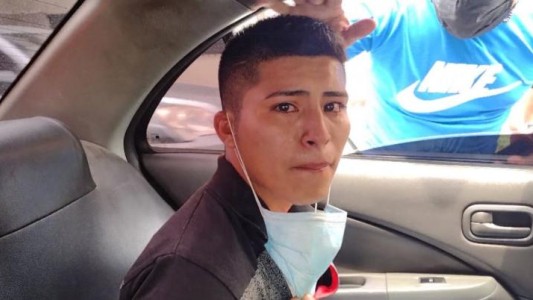 Video: robó un celular en el colectivo, lo detuvieron y pidió llorando por su mamá