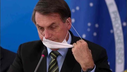 Bolsonaro volvió a cuestionar la eficacia de las vacunas contra el coronavirus