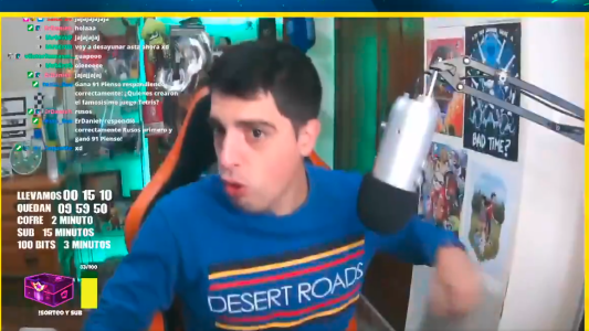 VIDEO: la reacción del 'streamer' que registro un terremoto en vivo y el susto que se llevó su perro