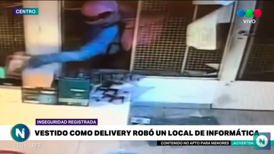 Video: rompió el vidrio de un local y se llevó un monopatín eléctrico