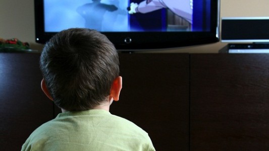 "Pueden poner atención a la TV todo el día": presidente de Filipinas impuso confinamiento para chicos