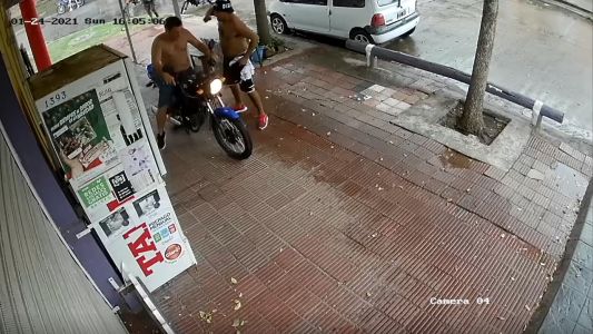 La violenta agresión de los barras de Racing de Nueva Italia a un vecino de barrio Juniors