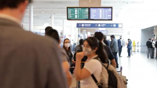 El Gobierno restringe la cantidad de vuelos a Brasil, Estados Unidos, México y Europa