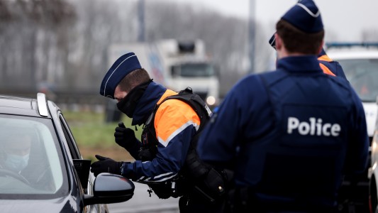 Francia no descarta un nuevo confinamiento estricto para frenar la suba de contagios de coronavirus