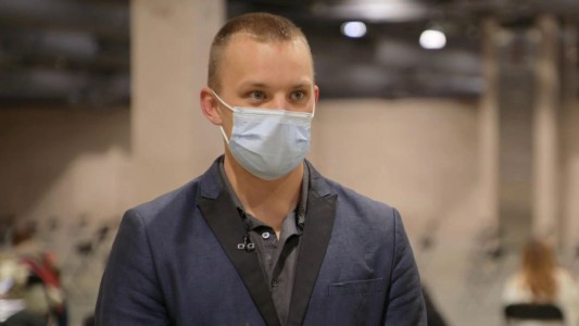 Coronavirus: escándalo en Estados Unidos por estudiante que vacunó a sus amigos