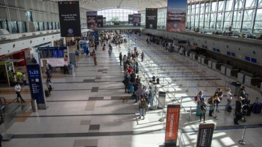 Prorrogan el cierre de fronteras para extranjeros no residentes durante febrero