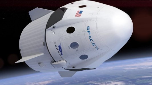 SpaceX espera llevar los primeros turistas al espacio a fines de 2021