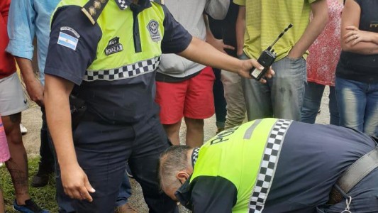 Un delincuente murió tras chocar contra un colectivo cuando huía luego de robar a tres mujeres en Tucumán