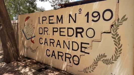 Docentes, padres y alumnos siguen reclamando por obras en la escuela