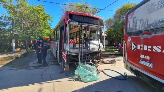 VIDEOS Y FOTOS: las consecuencias del choque entre dos colectivos urbanos en Córdoba