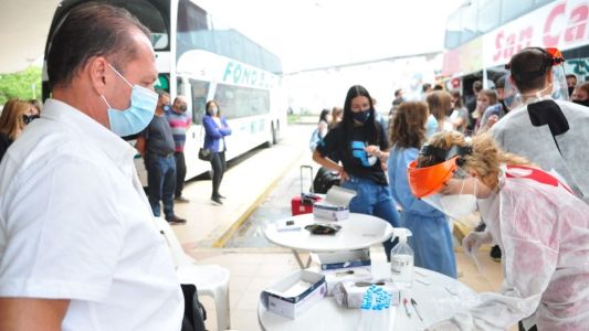 28 egresados volvieron de Bariloche con covid-19, a San Francisco