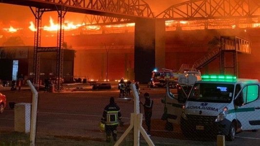 Voraz incendio arrasó con parte del autódromo de Termas de Río Hondo