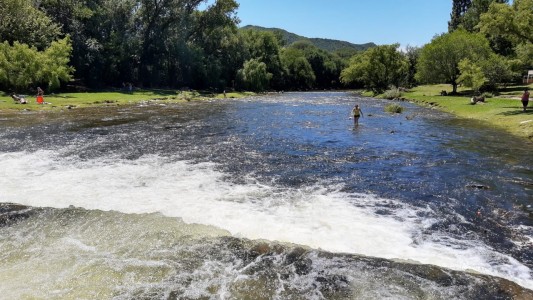 Desesperada búsqueda del joven desaparecido en el río Ctalamochita: del operativo participan más de 60 bomberos